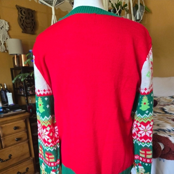 No Boundaries “I’m The Spicy One” Christmas Sweater – Red & Green 🌶️🎄 - Picture 4 of 5